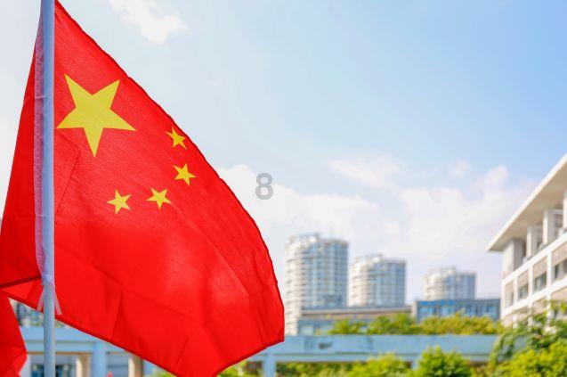 探索知识的乐园- 要想将白T穿出清爽自然的少年感,该如何搭配?
